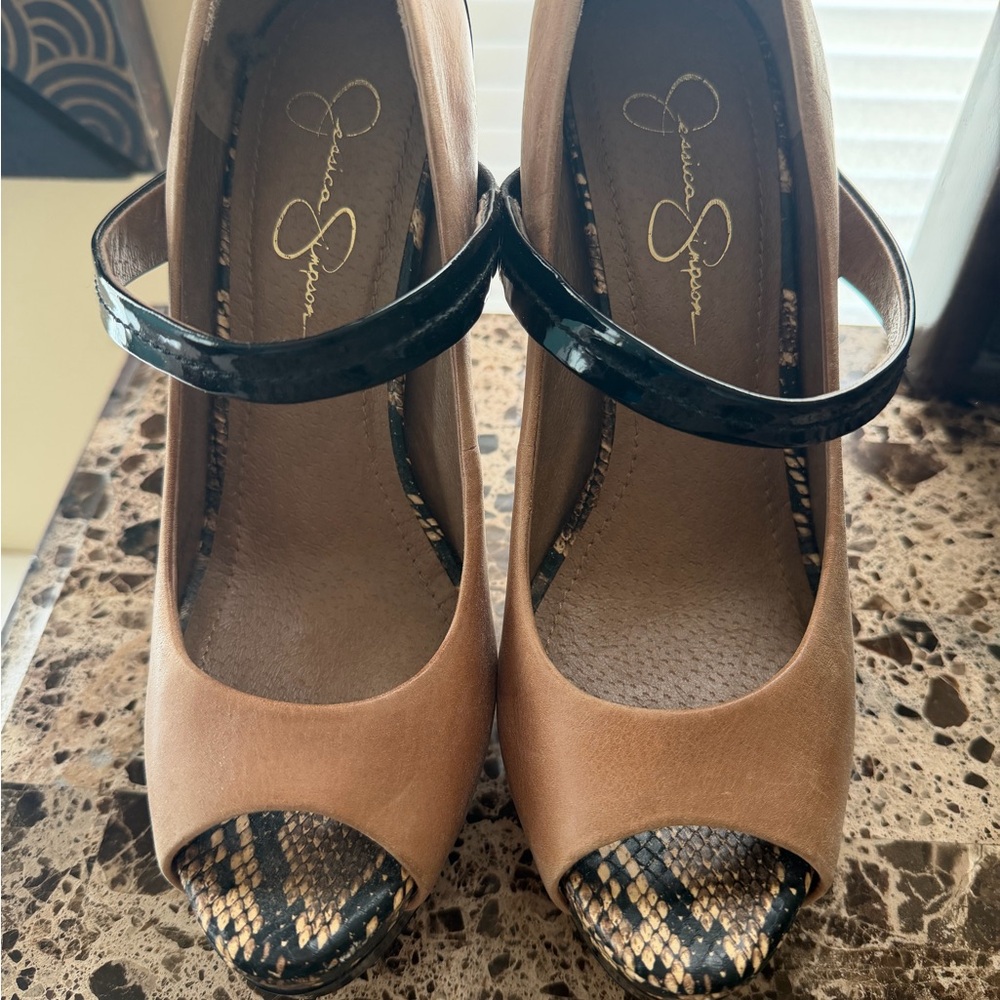 Jessica Simpson Tan and Black with Snakeskin detail Peep Toe Heels Never worn! - Picture 2 of 6